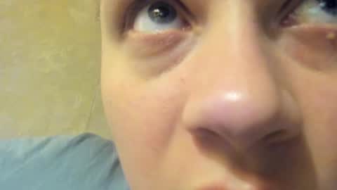 Snapshot of frumcake chatting on December 31, 1:04 am FrumCake online show from December 31, 1:04 am