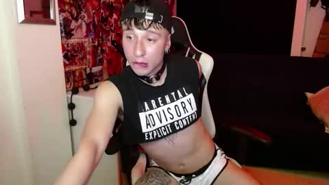 Snapshot of fuckablecharlie chatting on October 24, 1:35 am Charlie Crawford online show from October 24, 1:35 am