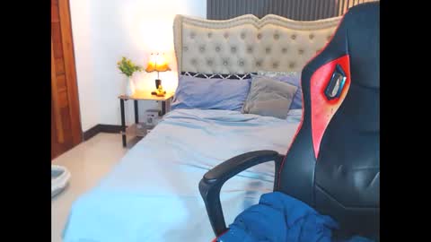 Snapshot of fuckinghot201 chatting on December 20, 9:27 am jason online show from December 20, 9:27 am