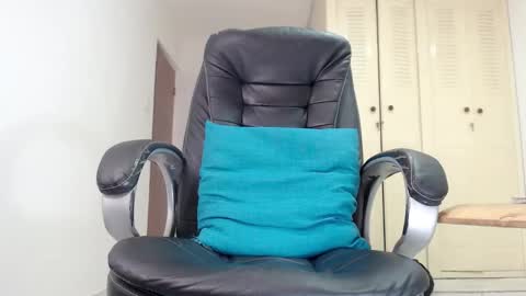 Snapshot of full_milo chatting on November 19, 5:29 am Andres. online show from November 19, 5:29 am