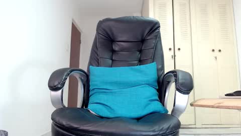 Snapshot of full_milo chatting on November 22, 8:46 am Andres. online show from November 22, 8:46 am