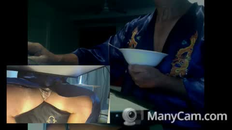 Snapshot of fullballbag chatting on December 4, 12:31 am fullballbag online show from December 4, 12:31 am