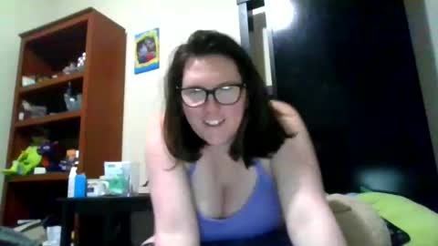 fuzzypeaches87 online show from February 6, 2:49 am