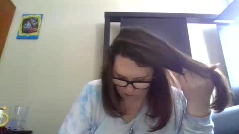 fuzzypeaches87 online show from February 25, 3:32 pm