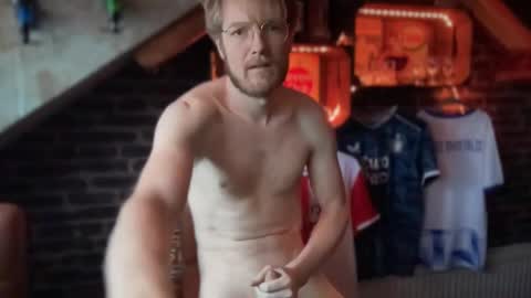 Snapshot of g00nst4r chatting on January 4, 3:28 pm g00nst4r online show from January 4, 3:28 pm