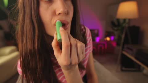 Snapshot of g_ia chatting on December 23, 8:03 pm G online show from December 23, 8:03 pm