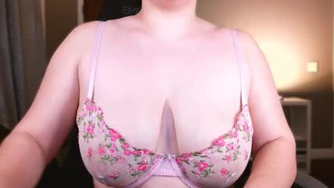 Snapshot of gaaby_ chatting on December 16, 11:10 pm gaaby online show from December 16, 11:10 pm