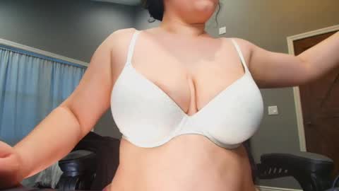 gaaby  online show from April 7, 10:31 pm