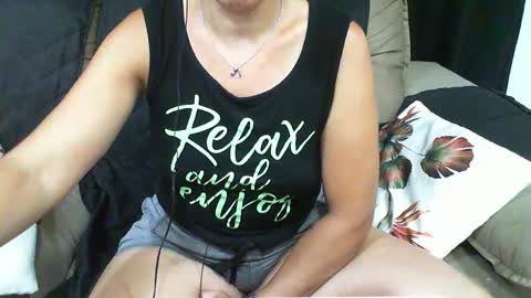 Snapshot of gabibrasil chatting on December 14, 2:34 am gaby layla online show from December 14, 2:34 am