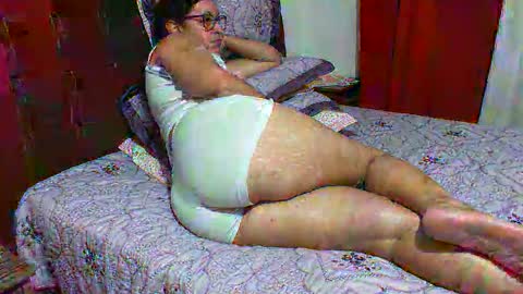 Snapshot of gabibrasil chatting on October 15, 10:21 pm gaby layla online show from October 15, 10:21 pm