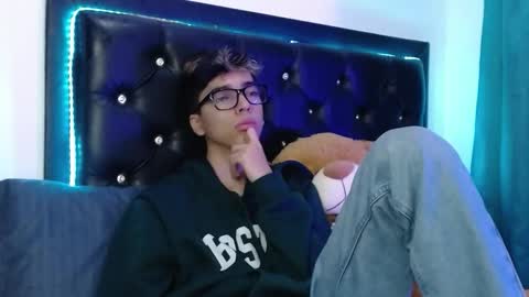 gabriel_x18 online show from February 15, 8:02 am