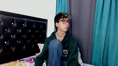 gabriel_x18 online show from March 2, 4:58 am