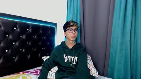 gabriel_x18 online show from March 2, 5:08 am