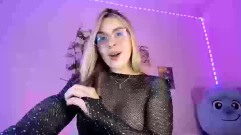 Snapshot of gaby_vandriel chatting on September 17, 12:01 am GABRIELA online show from September 17, 12:01 am