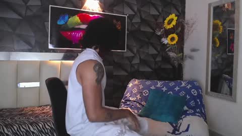 Snapshot of gael__david chatting on January 5, 4:47 am Gael online show from January 5, 4:47 am