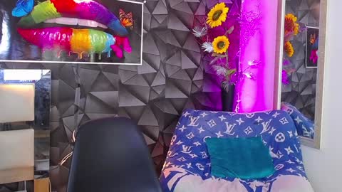 Snapshot of gael__david chatting on January 6, 6:14 am Gael online show from January 6, 6:14 am