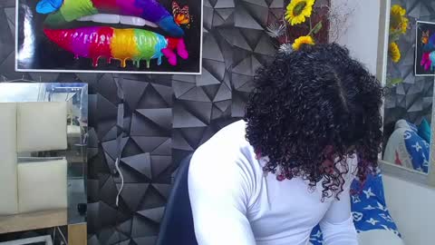 Snapshot of gael__david chatting on January 7, 5:22 am Gael online show from January 7, 5:22 am
