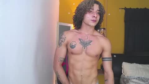Snapshot of gael__david chatting on February 14, 5:51 am Gael online show from February 14, 5:51 am