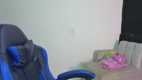 Snapshot of gael__david chatting on October 5, 5:06 am Gael online show from October 5, 5:06 am