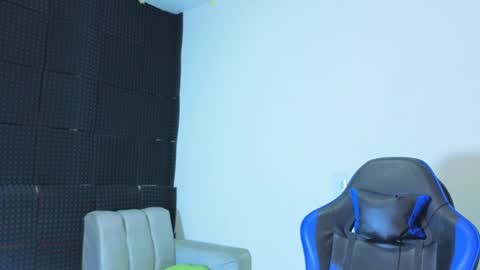 Snapshot of gael__david chatting on October 7, 2:31 am Gael online show from October 7, 2:31 am