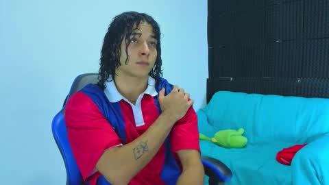 Snapshot of gael__david chatting on October 9, 2:42 am Gael online show from October 9, 2:42 am