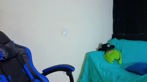 Snapshot of gael__david chatting on October 20, 2:23 am Gael online show from October 20, 2:23 am