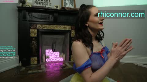 Rhi Connor   online show from December 30, 4:19 pm