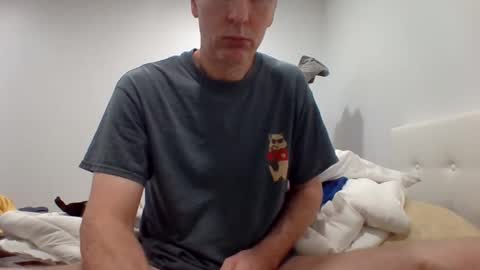 Snapshot of gamerboy200 chatting on November 16, 11:43 pm gamerboy200 online show from November 16, 11:43 pm