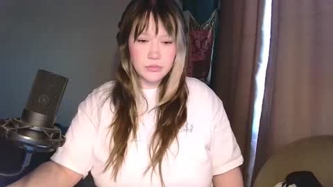 Snapshot of gamergirl01 chatting on September 25, 9:13 am Alex brb in 2 hours online show from September 25, 9:13 am