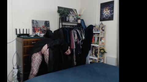 HOT  online show from October 18, 10:27 am