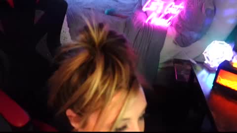 Snapshot of garagesex22 chatting on December 21, 10:17 am Jenna  - be back MONDAY night.  online show from December 21, 10:17 am