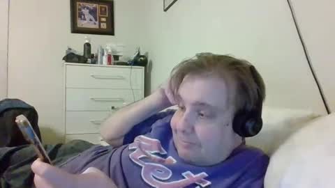 Snapshot of garyg930 chatting on October 5, 2:21 am Gary online show from October 5, 2:21 am