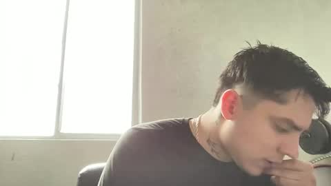 Snapshot of garypinepineapple chatting on April 22, 6:53 pm garypinepineapple online show from April 22, 6:53 pm
