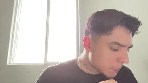 Snapshot of garypinepineapple chatting on April 23, 10:12 pm garypinepineapple online show from April 23, 10:12 pm