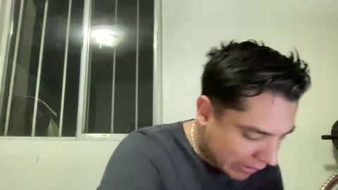 Snapshot of garypinepineapple chatting on April 29, 3:32 am garypinepineapple online show from April 29, 3:32 am