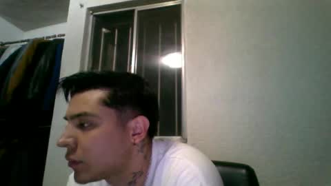 Snapshot of garypinepineapple chatting on May 1, 7:35 am garypinepineapple online show from May 1, 7:35 am