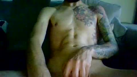 garyreal1990 online show from April 8, 5:46 pm