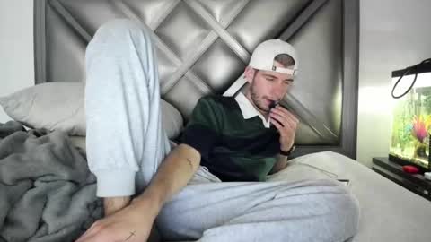 Snapshot of gayndepressed chatting on October 29, 2:36 am Trace online show from October 29, 2:36 am