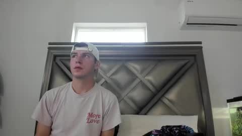 Snapshot of gayndepressed chatting on November 23, 10:09 pm Trace online show from November 23, 10:09 pm