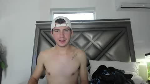 Snapshot of gayndepressed chatting on November 25, 11:27 pm Trace online show from November 25, 11:27 pm