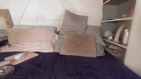 gayrobbin online show from April 15, 7:10 pm