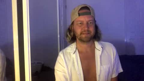 Snapshot of gcsurfer81 chatting on November 4, 8:35 am gcsurfer81 online show from November 4, 8:35 am