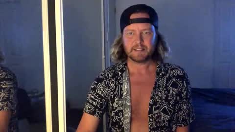 Snapshot of gcsurfer81 chatting on December 5, 9:29 am gcsurfer81 online show from December 5, 9:29 am