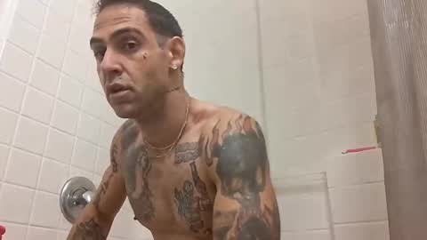 Snapshot of geekedoutlabs chatting on October 5, 9:51 am Zanecubano online show from October 5, 9:51 am