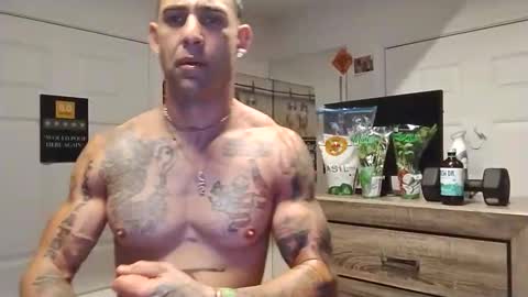 Snapshot of geekedoutlabs chatting on October 14, 11:33 am Zanecubano online show from October 14, 11:33 am