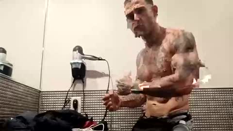 Snapshot of geekedoutlabs chatting on October 15, 12:22 am Zanecubano online show from October 15, 12:22 am