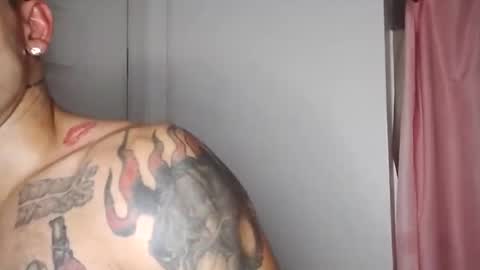 Snapshot of geekedoutlabs chatting on October 22, 2:39 pm Zanecubano online show from October 22, 2:39 pm