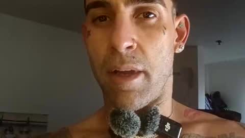 Snapshot of geekedoutlabs chatting on November 5, 5:02 pm Zanecubano online show from November 5, 5:02 pm