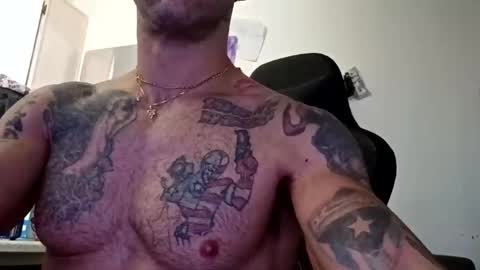 Snapshot of geekedoutlabs chatting on November 23, 11:15 pm Zanecubano online show from November 23, 11:15 pm