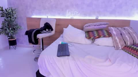 Snapshot of geminis_muentes chatting on February 12, 4:01 am geminis muentes online show from February 12, 4:01 am